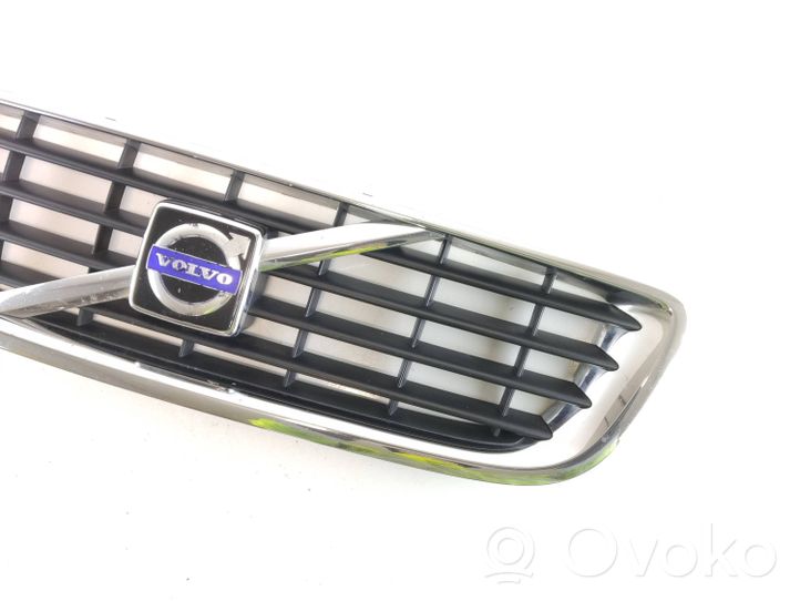 Volvo V50 Maskownica / Grill / Atrapa górna chłodnicy 30744915