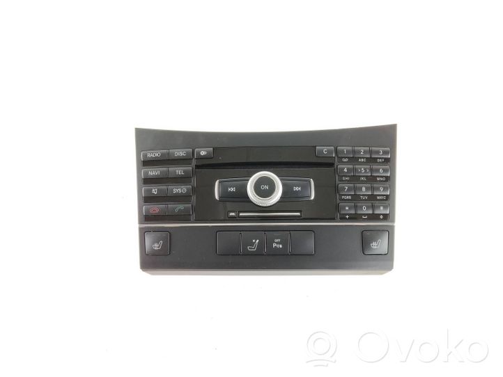 Mercedes-Benz E W212 Panel / Radioodtwarzacz CD/DVD/GPS A2129008404