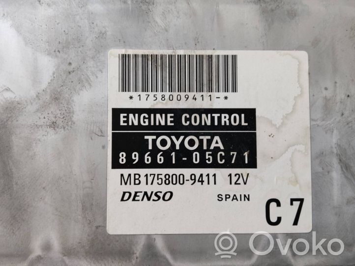 Toyota Avensis T250 Centralina/modulo del motore 8966105C71