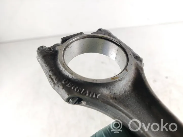 Porsche Macan Piston with connecting rod 