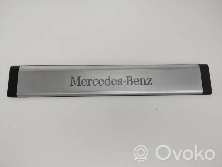 Mercedes-Benz ML W164 Priekinio slenksčio apdaila (vidinė) A1646804935