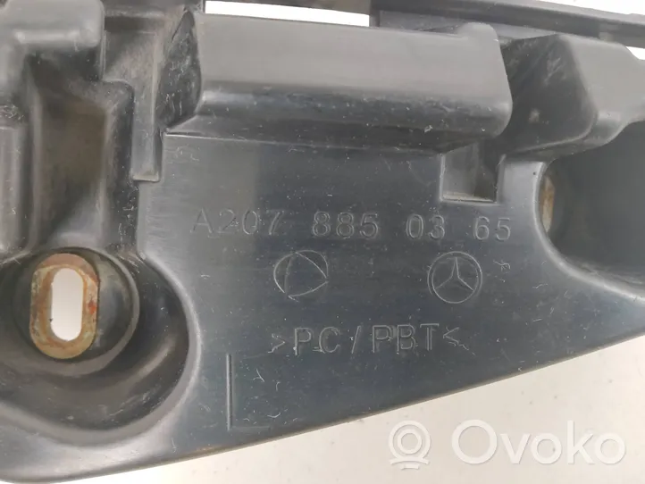 Mercedes-Benz E C207 W207 Staffa di rinforzo montaggio del paraurti posteriore A2078850365