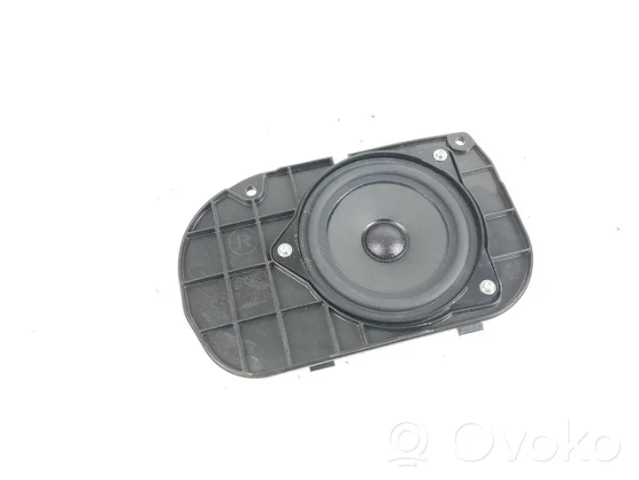 BMW 5 F10 F11 Garsiakalbis (-iai) galinėje palangėje 9239184