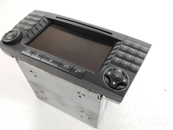 Mercedes-Benz CLS C219 Radio/CD/DVD/GPS-pääyksikkö A2118204197