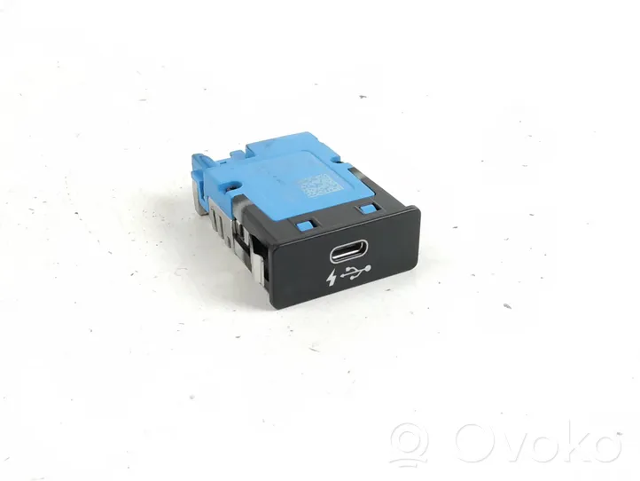 BMW 3 G20 G21 USB socket connector 8711939
