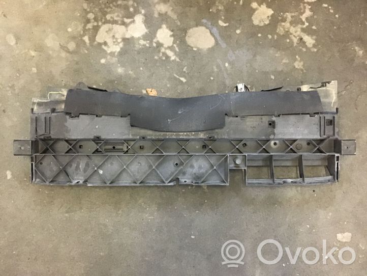 Jeep Cherokee Radiateur panneau supérieur d'admission d'air 68203073AA