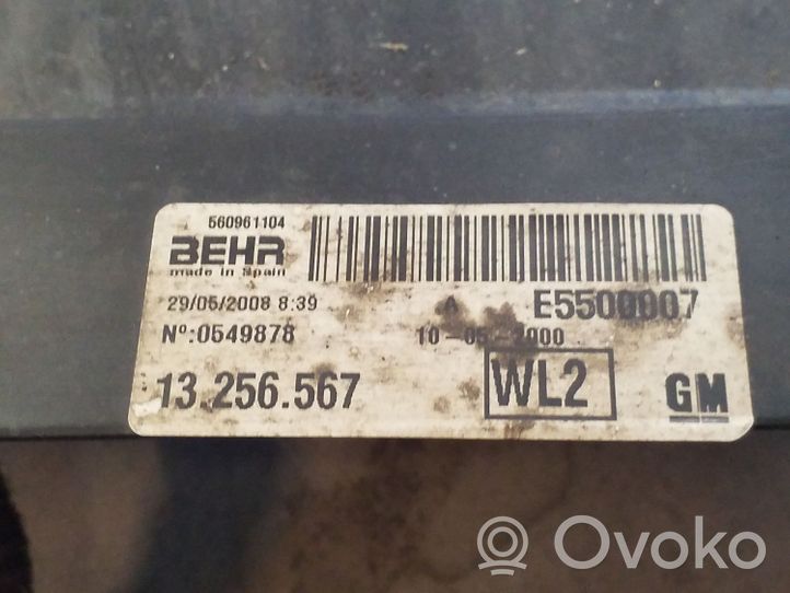 Opel Corsa D Jäähdyttimen jäähdytinpuhaltimen suojus 13256567
