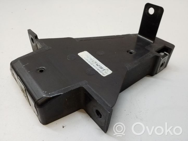 Jeep Cherokee Soporte de montaje del radiador 68144540AB