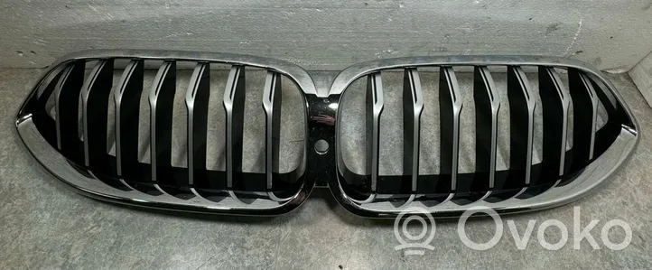 BMW 8 G15 Front grill 8092674