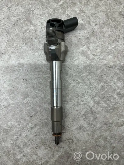 BMW 5 G30 G31 Fuel injector 8579236