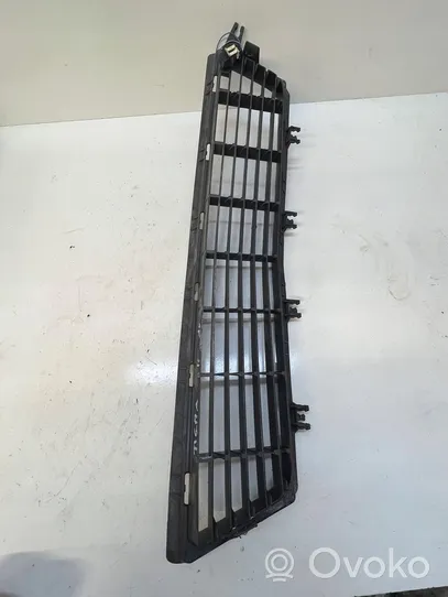 Opel Tigra B Maskownica / Grill / Atrapa górna chłodnicy 93162183