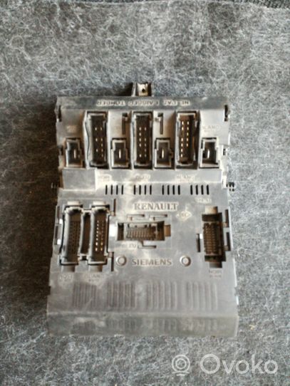 Renault Megane I Module de fusibles 7703297182H