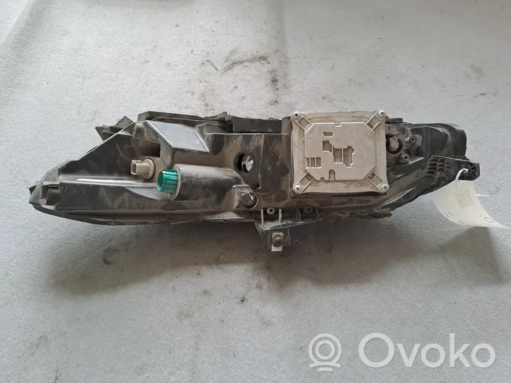 Jeep Cherokee Lampa przednia 681571102AQ