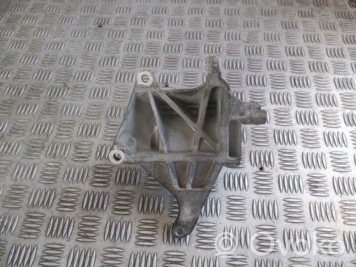 Subaru Forester SG Staffa di montaggio del compressore dell’A/C 5370035901