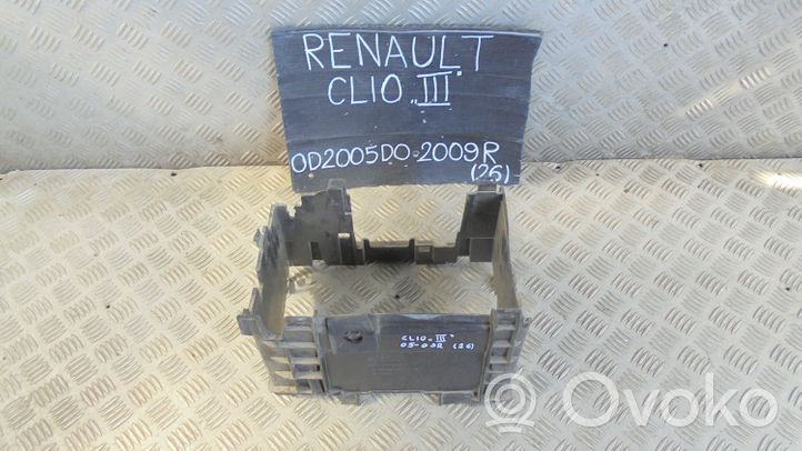 Renault Clio III Support boîte de batterie 