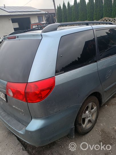 Toyota Sienna XL20 II Carrosserie quartier arrière 