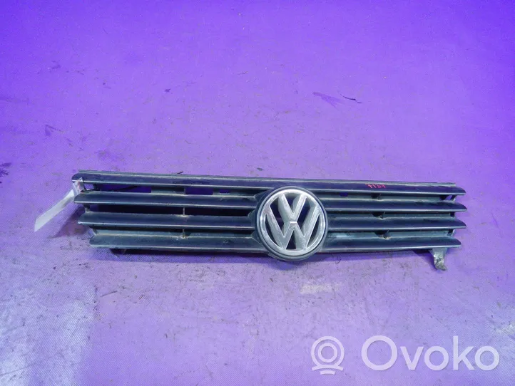 Volkswagen PASSAT B4 Front bumper upper radiator grill 3A0853653B