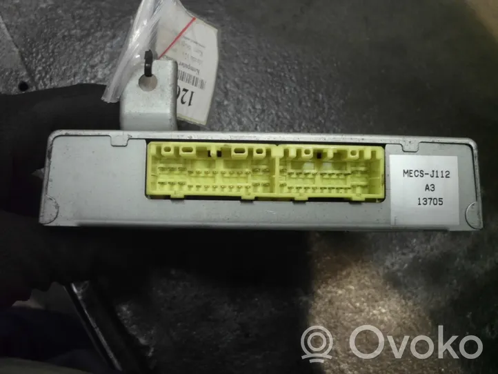 Mazda 121 SM Unité de commande, module ECU de moteur B3J618881