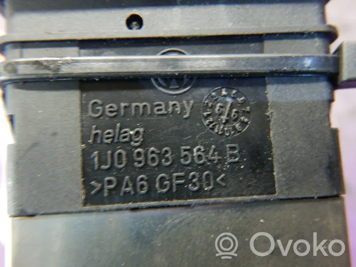 Volkswagen Golf IV Przyciski sterowania fotela 1J0963564B