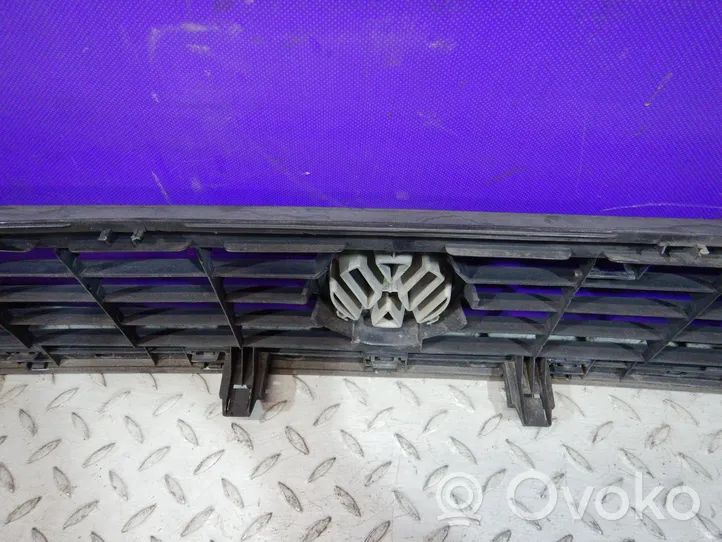 Volkswagen Golf II Front bumper upper radiator grill 