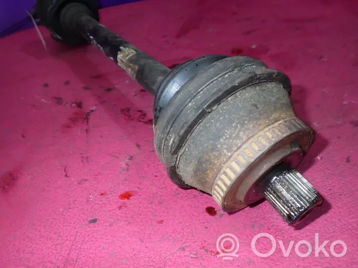 Audi A4 S4 B5 8D Etuvetoakseli 8D0407271BQ