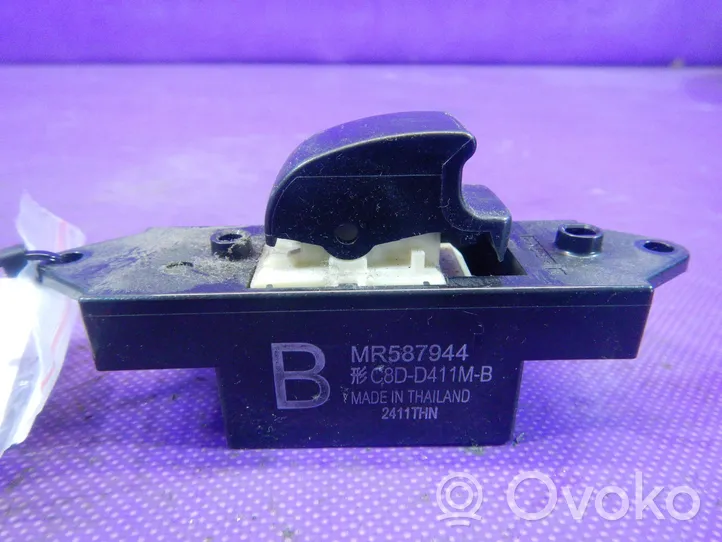 Mitsubishi Lancer VIII Stiklo kėbule (fortkės) jungtukas MR587944