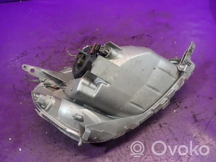 Toyota Yaris Verso Lampa przednia 52-002