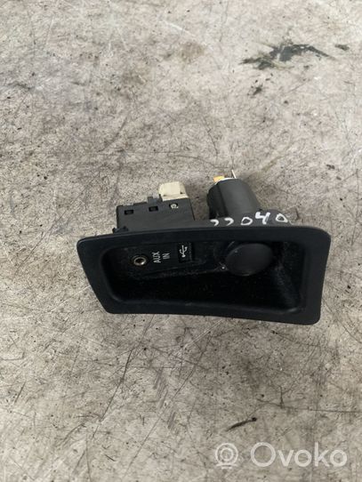 BMW 1 E81 E87 USB-pistokeliitin 912965102