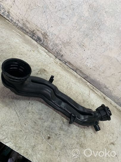 Volkswagen Touran III Tube d'admission de tuyau de refroidisseur intermédiaire 05e145673