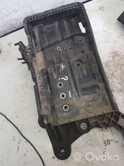 Volkswagen Touran III Battery tray 5qf915325b