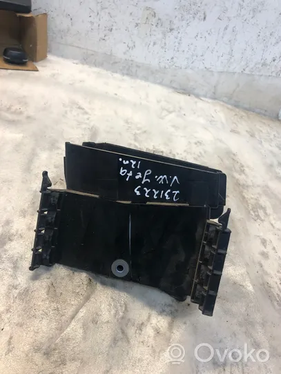 Volkswagen Jetta VI Fuse box cover 