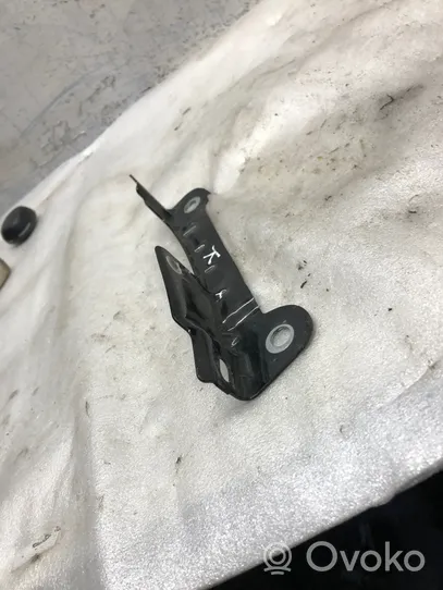 Citroen C4 I Picasso Fender mounting bracket 
