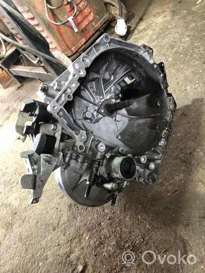 Peugeot 2008 II Manual 6 speed gearbox 98112243810