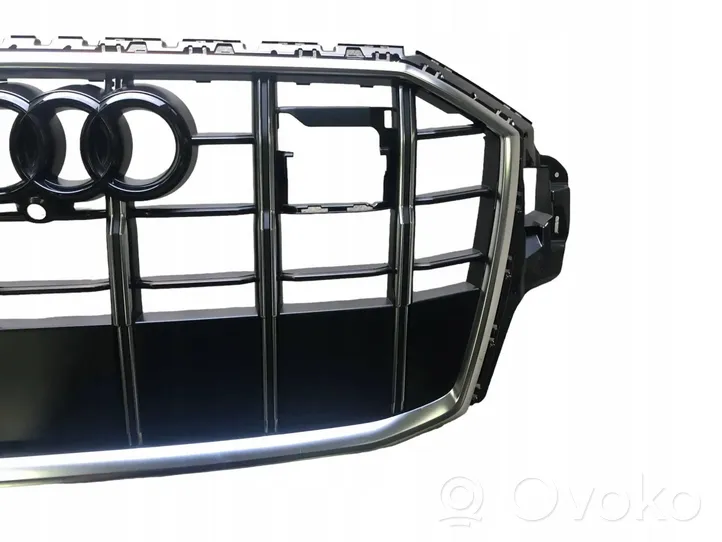 Audi Q7 4M Maskownica / Grill / Atrapa górna chłodnicy 4M0853651AK