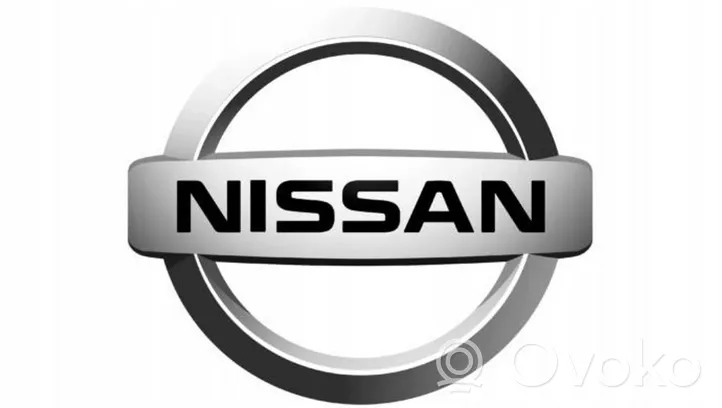 Nissan Navara D23 Etupuskurin kannake MERCEDES
