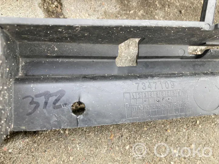 BMW 2 F45 Maskownica / Grill / Atrapa górna chłodnicy 7391588