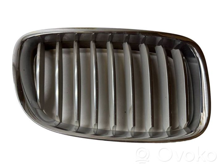 BMW 5 GT F07 Maskownica / Grill / Atrapa górna chłodnicy 7200170