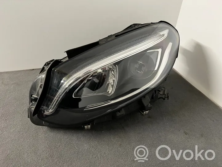 Mercedes-Benz B W246 W242 Lampa przednia A2469066901