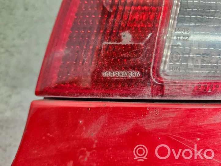 Audi A4 S4 B5 8D Feux arrière / postérieurs 8D0945096