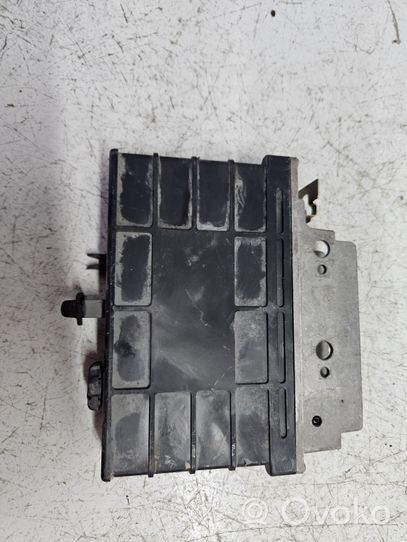 Volkswagen PASSAT B3 Module de contrôle de boîte de vitesses ECU 095927731