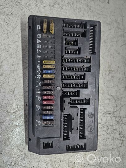 Seat Ibiza I (021A) Module de fusibles 23221