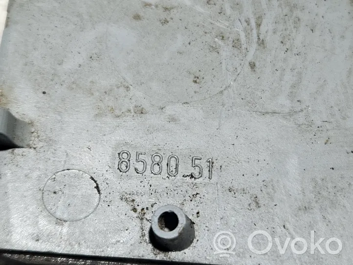Volkswagen PASSAT B4 Réflecteur avant 858051