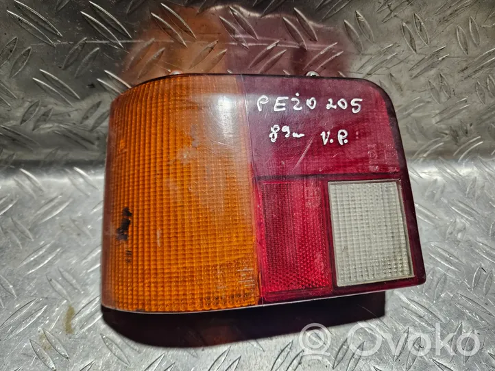 Peugeot 205 Lampa tylna 01407