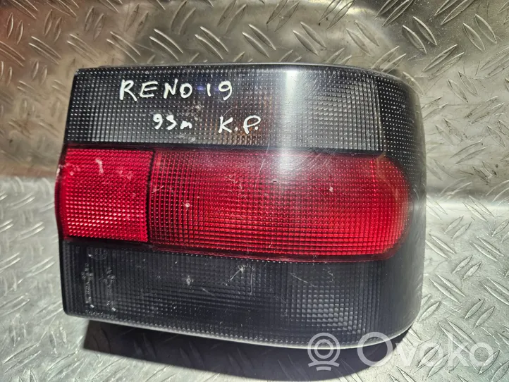 Renault 19 Aizmugurējais lukturis virsbūvē 7700815980D