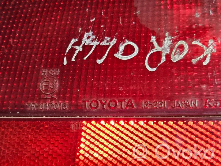 Toyota Corolla E90 Lampa tylna 12261