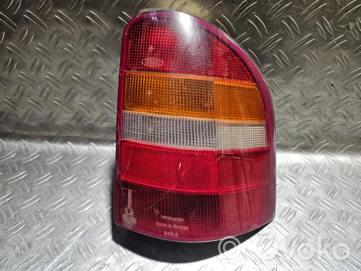 Ford Mondeo MK I Luci posteriori 93BG13A602CC