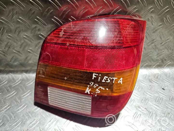 Ford Fiesta Feux arrière / postérieurs 89FG13A602