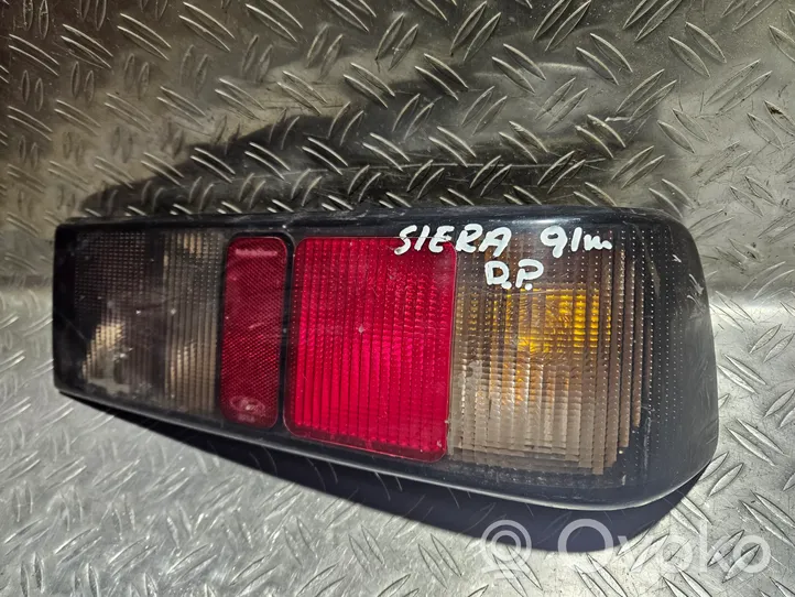 Ford Sierra Aizmugurējais lukturis virsbūvē 90BG13A602