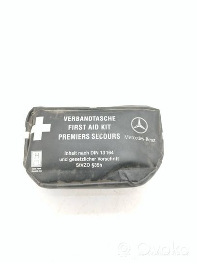 Mercedes-Benz E W210 Kit di pronto soccorso 