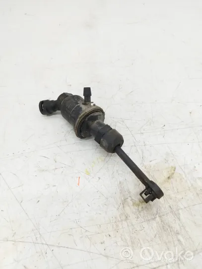 Renault Twingo II Clutch slave cylinder 8200368406A